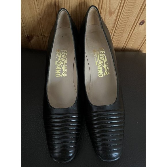 Salvatore Ferragamo Made in Italy Black Quilted Toe Block Heel Pump Size 9.5AAA - Picture 10 of 16